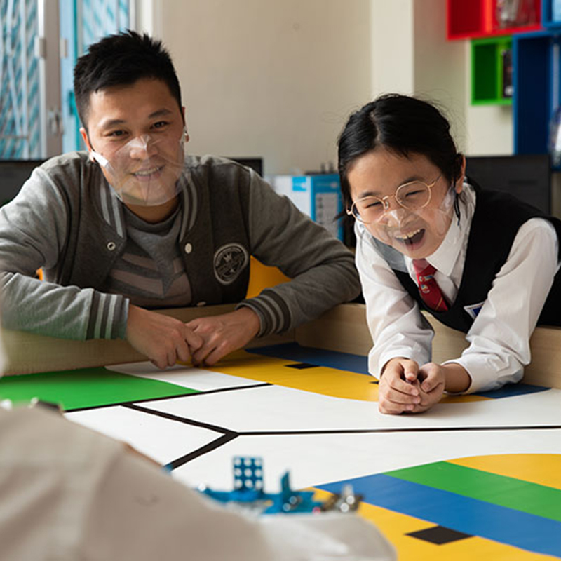 香港賽馬會CoolThink計畫已開展五年，在全港本地小學推廣運算思維教育，讓小朋友從科技用家變成科技的創造者。