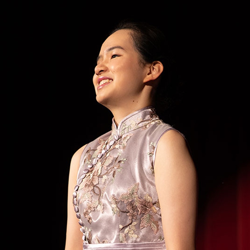 香港女高音歌唱家蕭凱恩在賽馬會獎學金資助下，放膽追夢。