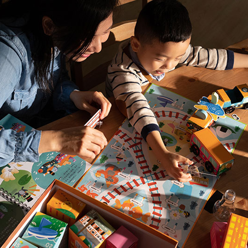 賽馬會「童亮．同玩」親子盒讓小朋友在家中增添許多遊戲時光，也改善了親子關係。