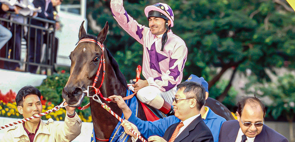 In 2001, Fairy King Prawn won the Hong Kong Stewards’ Cup and the Chairman’s Sprint Prize. The superstar was named Hong Kong Horse of the Year in both 2000 and 2001 and received a Lifetime Achievement Award in 2002/03.